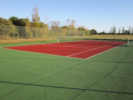 Le terrain de tennis 